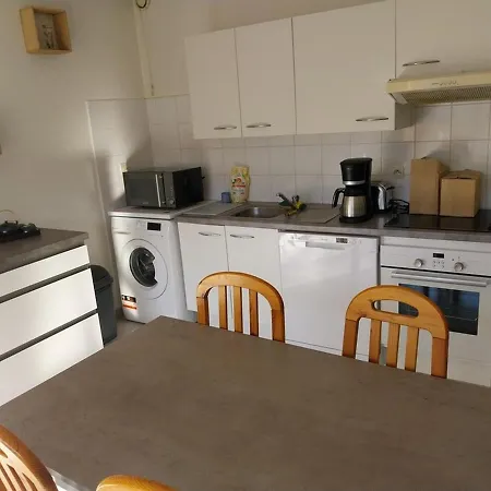 Les Elmes 3 Apartment *